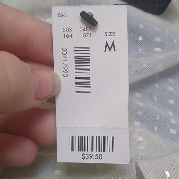 The limited cream sleeveless blouse - Picture 11 of 11